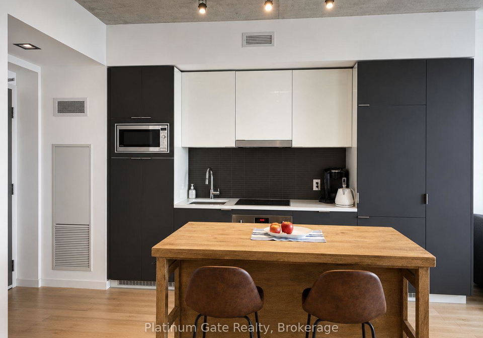 170-bayview-avenue-toronto-toronto-ontario-c13569238