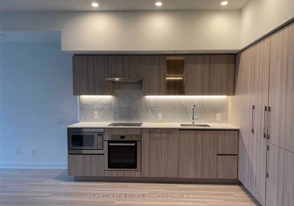 19-bathurst-street-toronto-toronto-ontario-c13569596