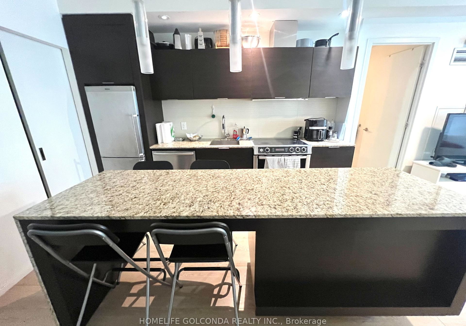 8-charlotte-street-toronto-toronto-ontario-c13569732