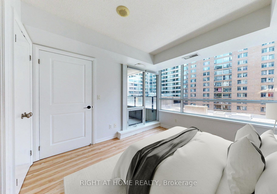 111-elizabeth-street-toronto-toronto-ontario-c13569820