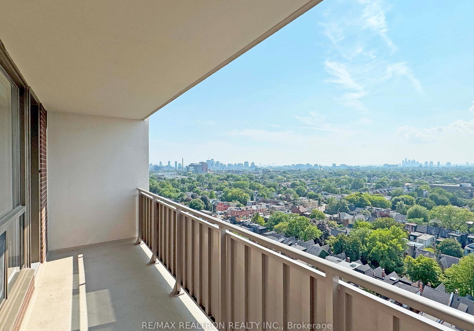 666-spadina-avenue-toronto-toronto-ontario-c13570208