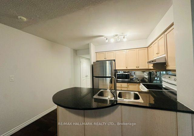 8-se-rean-drive-toronto-north-york-ontario-c13570506