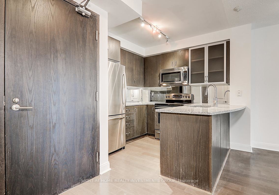 18-yorkville-avenue-toronto-toronto-ontario-c13570558