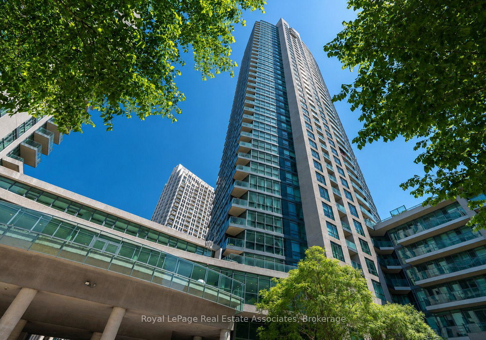 215-fort-york-boulevard-toronto-toronto-ontario-c13570682