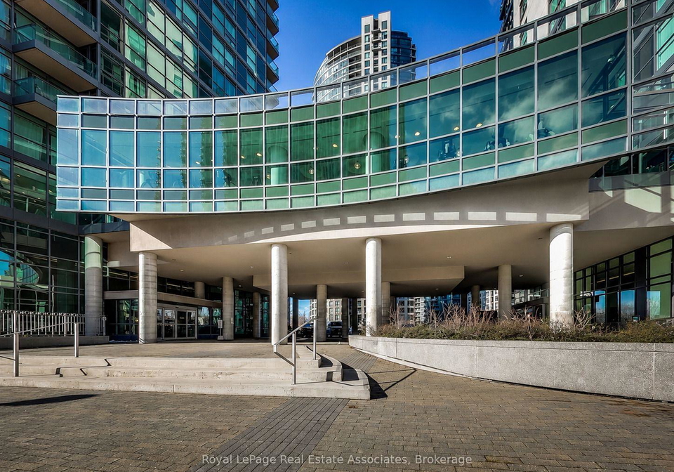 215-fort-york-boulevard-toronto-toronto-ontario-c13570682
