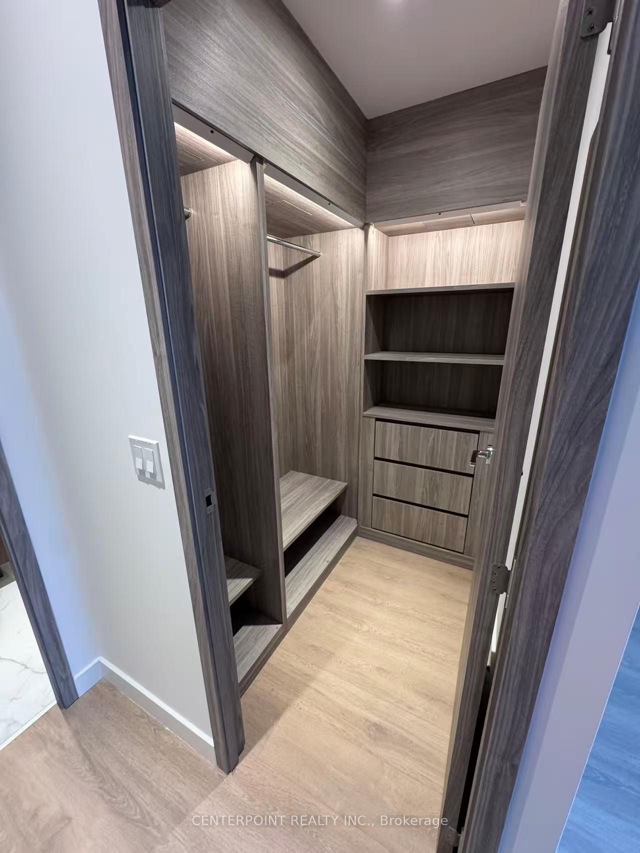 18-esther-shiner-boulevard-toronto-north-york-ontario-c13572662
