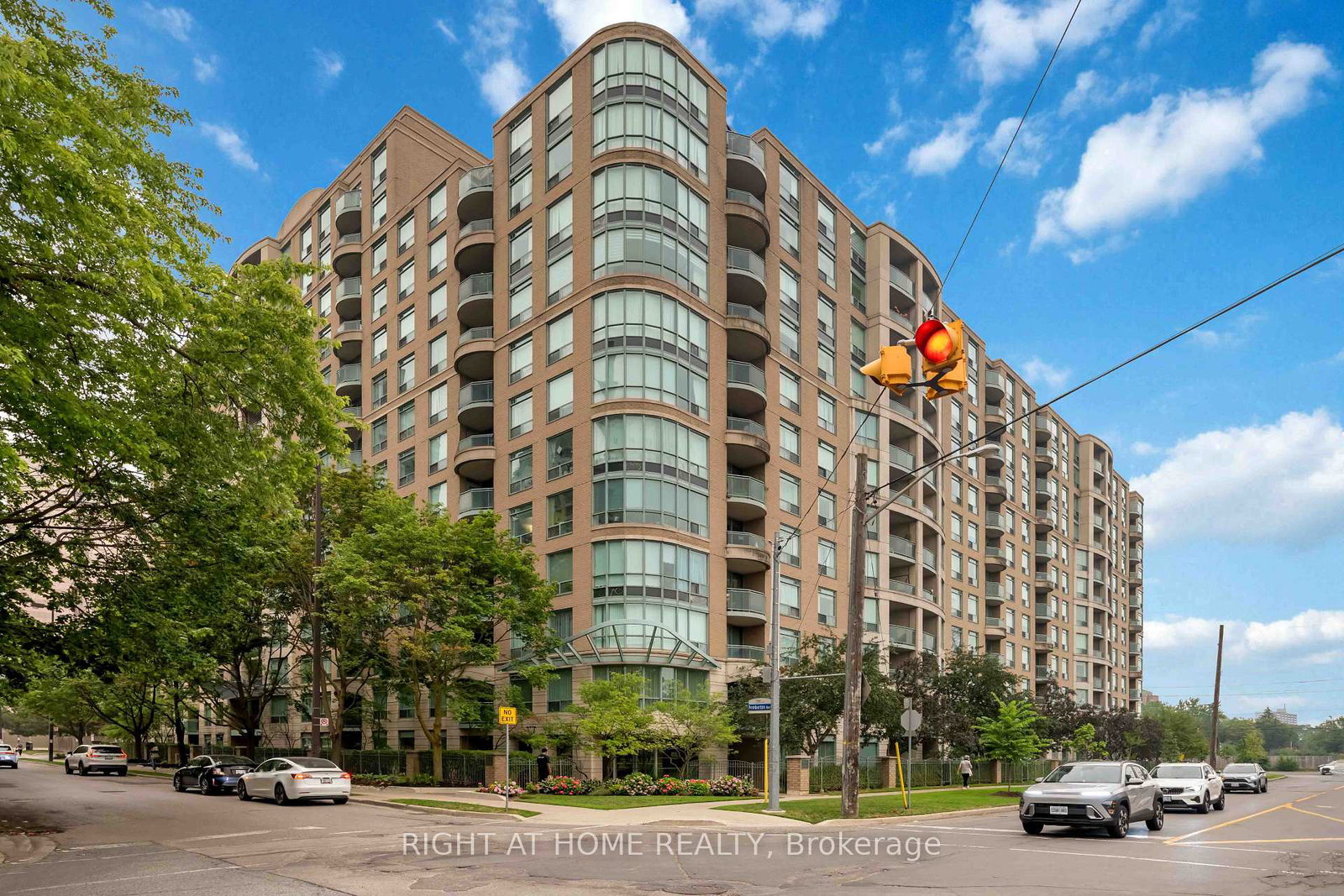 8-pemberton-avenue-toronto-north-york-ontario-c13572768