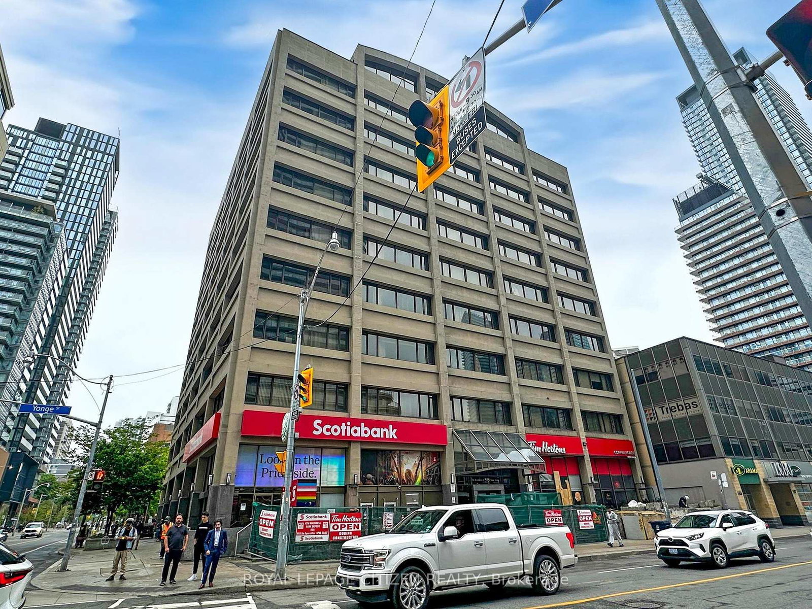 555-yonge-street-toronto-toronto-ontario-c13573120