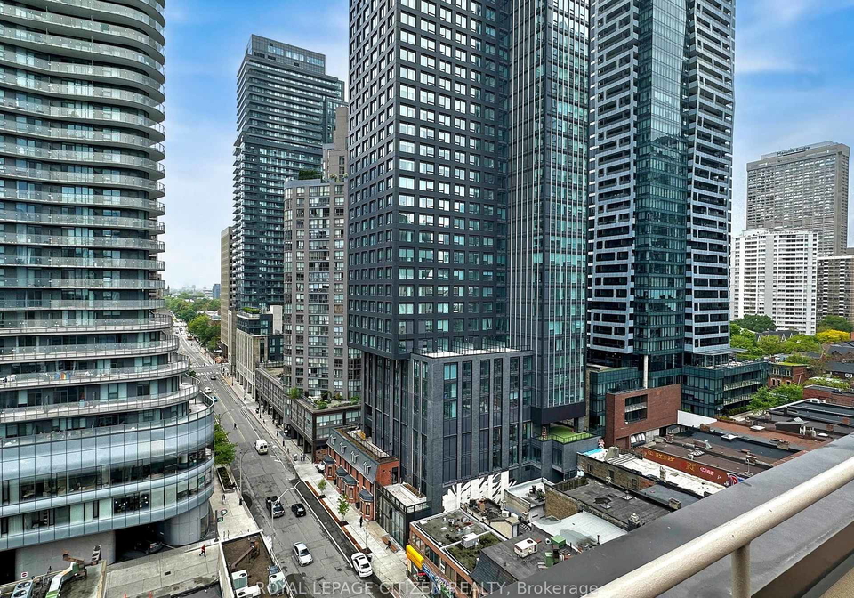 555-yonge-street-toronto-toronto-ontario-c13573120