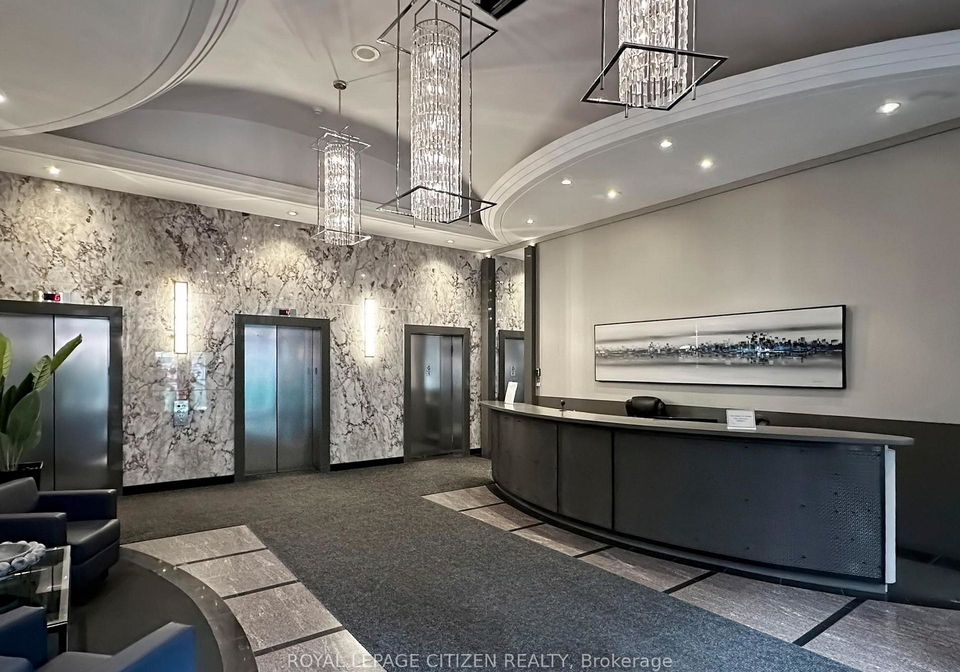555-yonge-street-toronto-toronto-ontario-c13573120