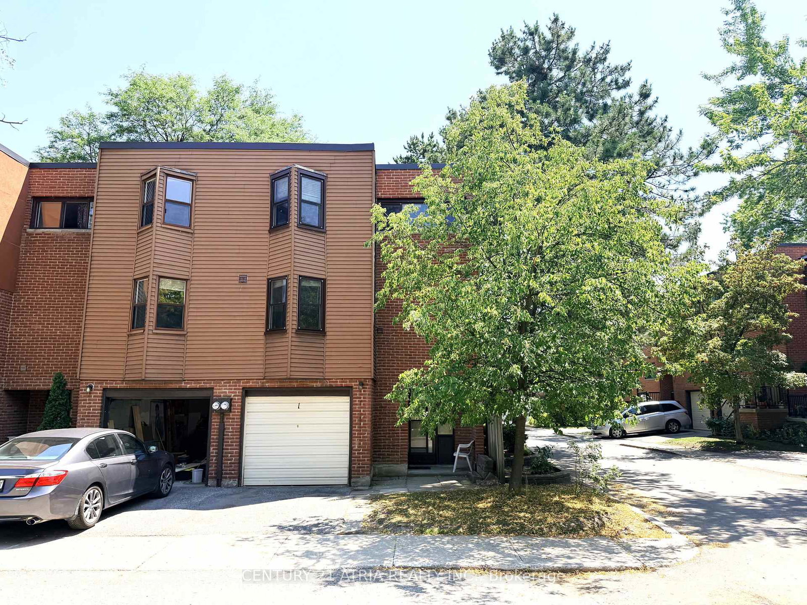 1-grass-meadoway-toronto-north-york-ontario-c13573848