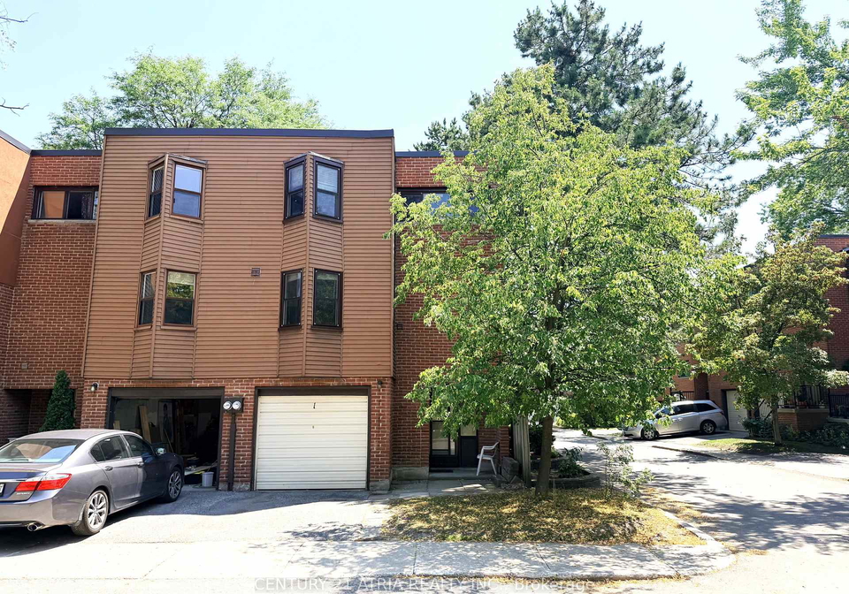 1-grass-meadoway-toronto-north-york-ontario-c13573848