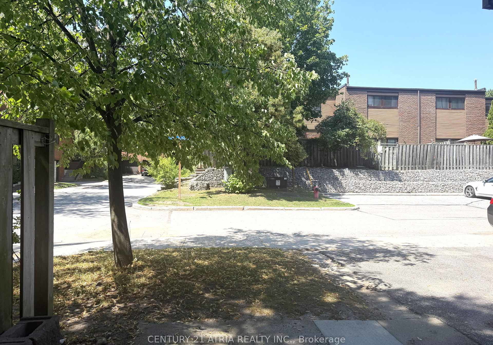 1-grass-meadoway-toronto-north-york-ontario-c13573848