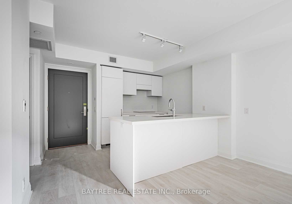 33-frederick-todd-way-toronto-east-york-ontario-c13574394