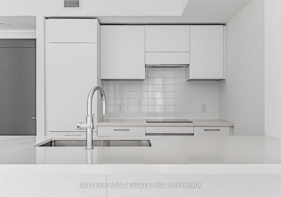 33-frederick-todd-way-toronto-east-york-ontario-c13574394