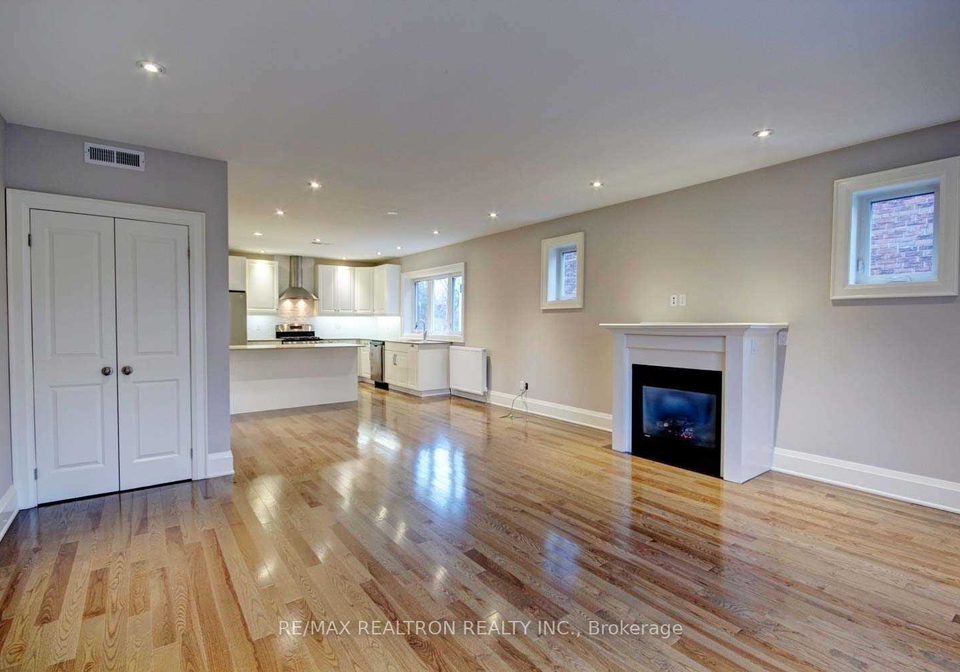 115-chaplin-crescent-toronto-toronto-ontario-c13575086