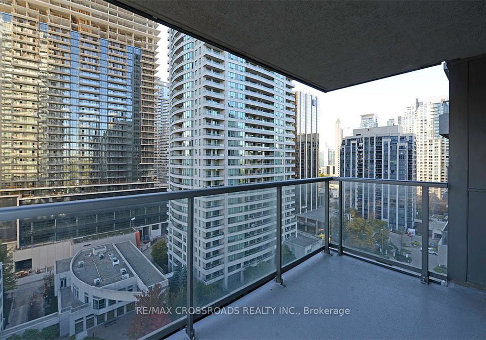 35-hollywood-avenue-toronto-north-york-ontario-c13575170