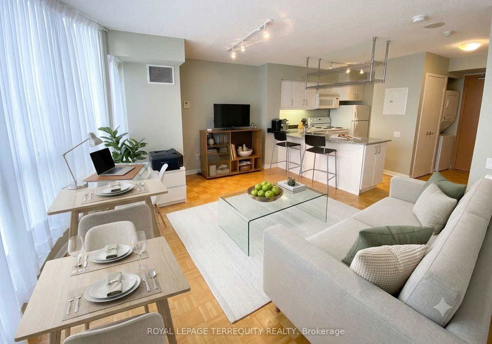 33-sheppard-avenue-e-toronto-north-york-ontario-c13575686