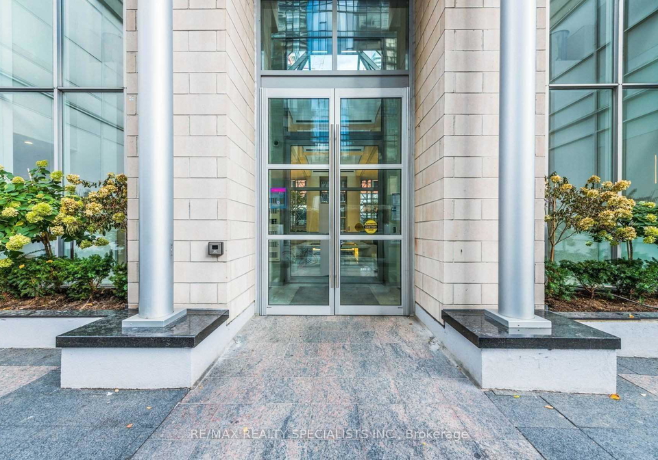 250-wellington-street-toronto-toronto-ontario-c13576074