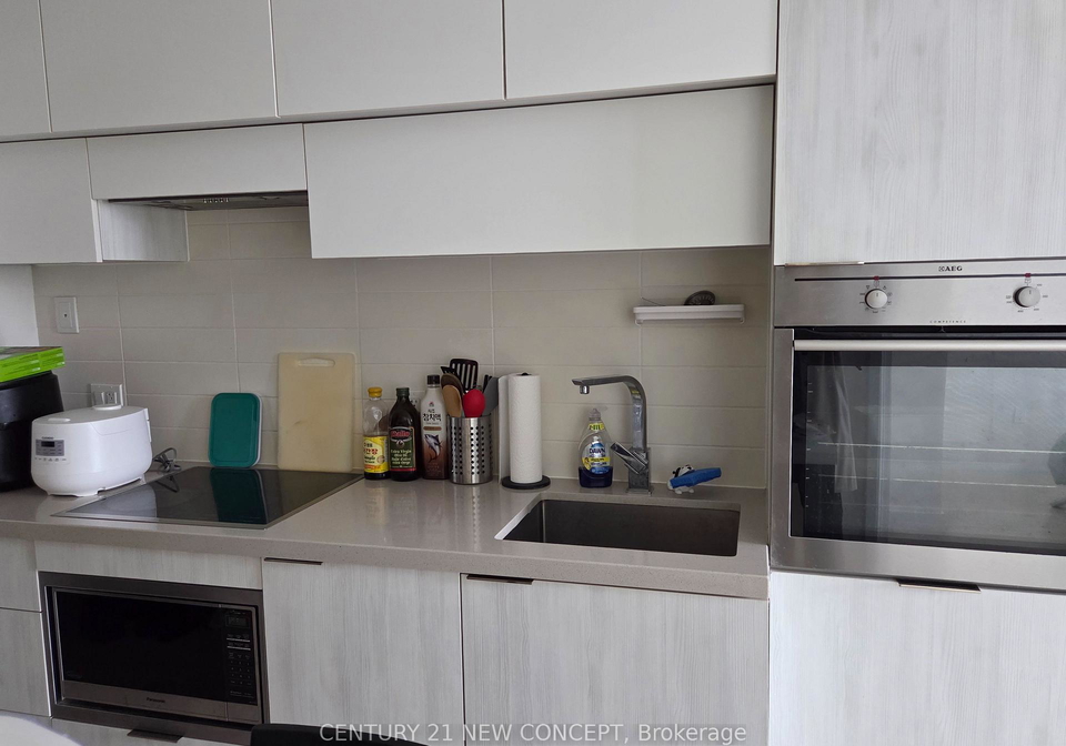 8-eglinton-avenue-toronto-toronto-ontario-c13576088