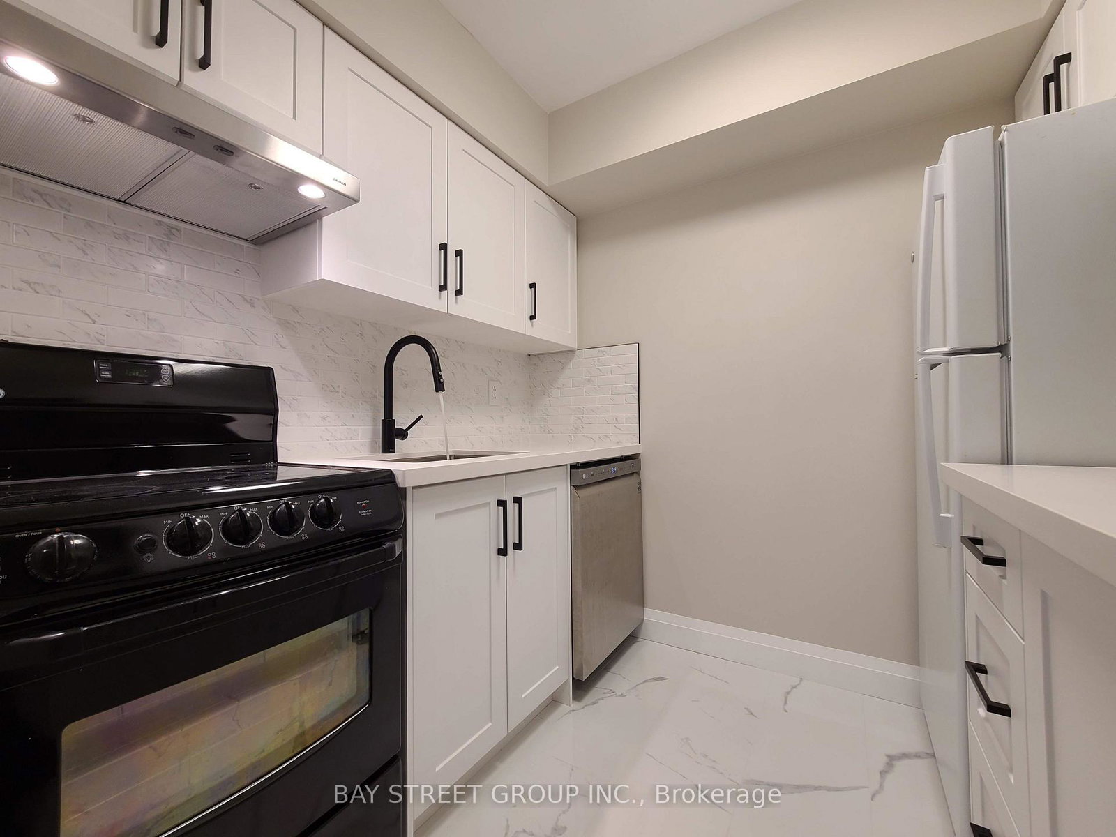 633-bay-street-toronto-toronto-ontario-c13576548