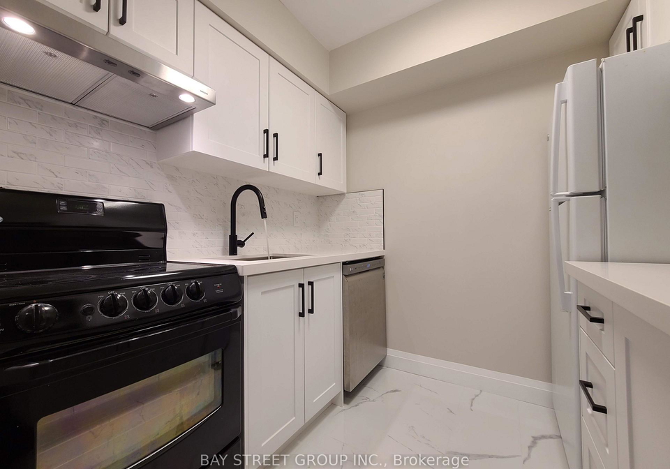 633-bay-street-toronto-toronto-ontario-c13576548
