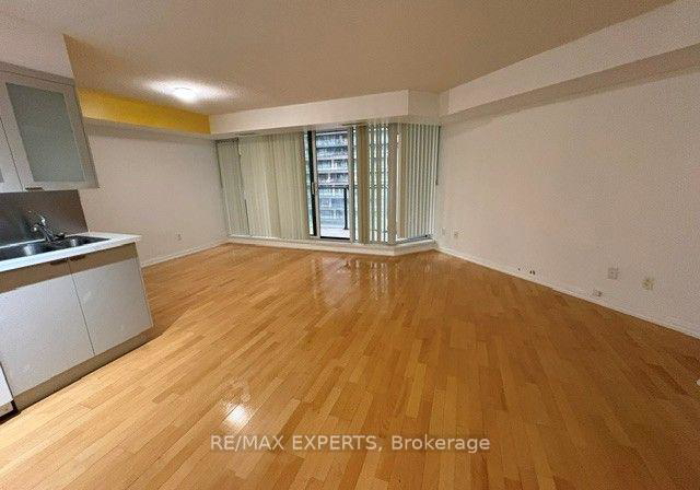 111-elizabeth-street-toronto-toronto-ontario-c13576964