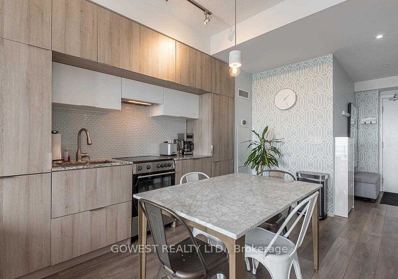 159-dundas-street-e-toronto-toronto-ontario-c13577866