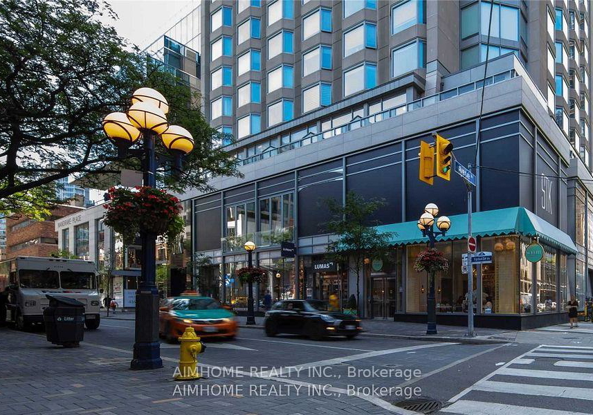 155-yorkville-avenue-toronto-toronto-ontario-c13578324