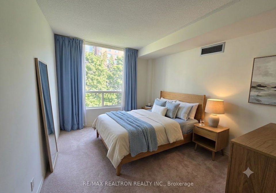 5785-yonge-street-toronto-north-york-ontario-c13578640