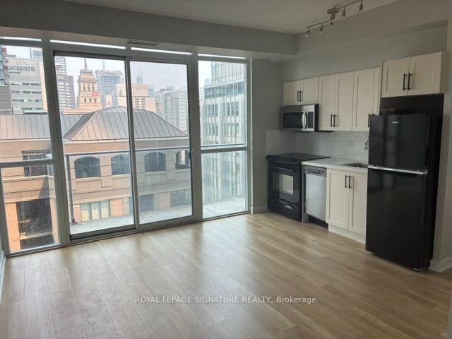 126-simcoe-street-toronto-toronto-ontario-c13578790