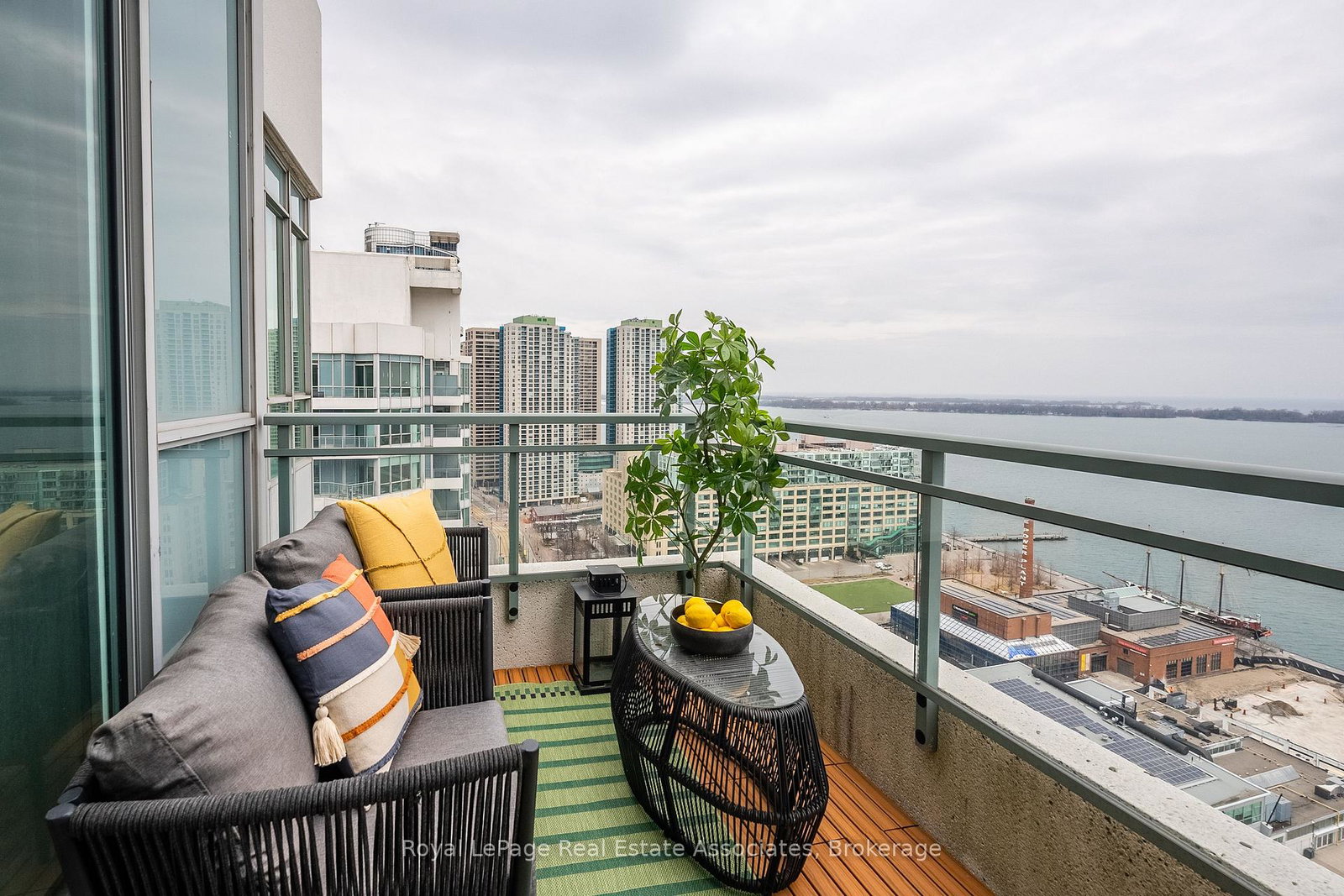 230-queens-quay-w-toronto-toronto-ontario-c13579200