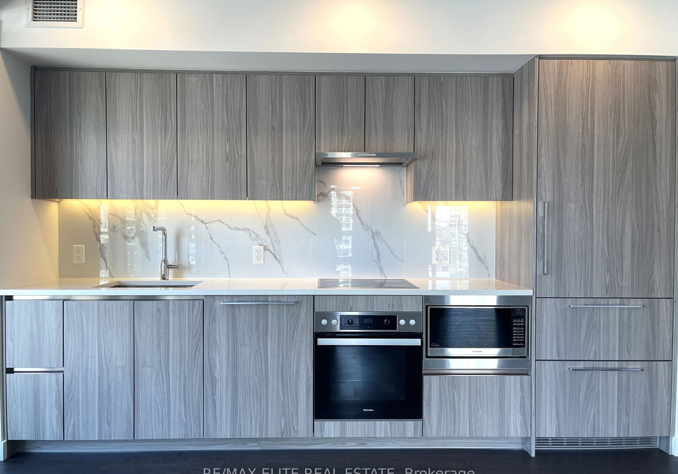 1-concord-cityplace-way-toronto-toronto-ontario-c13579262