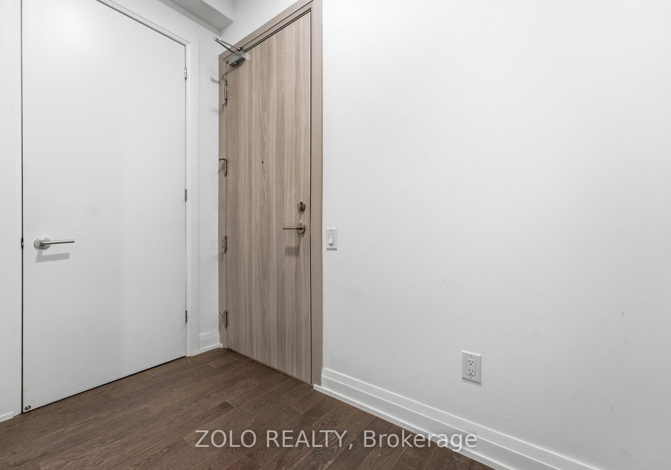 75-canterbury-place-toronto-toronto-ontario-c13579294