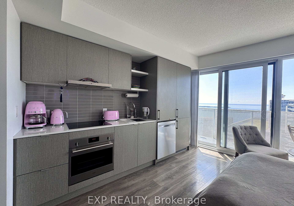 100-harbour-street-toronto-toronto-ontario-c13579642