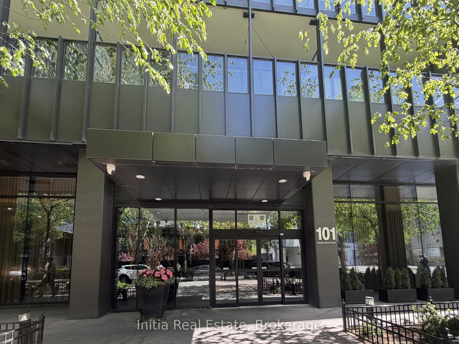 101-charles-street-e-toronto-toronto-ontario-c13579802