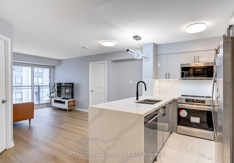 872-sheppard-avenue-w-toronto-toronto-ontario-c13580124
