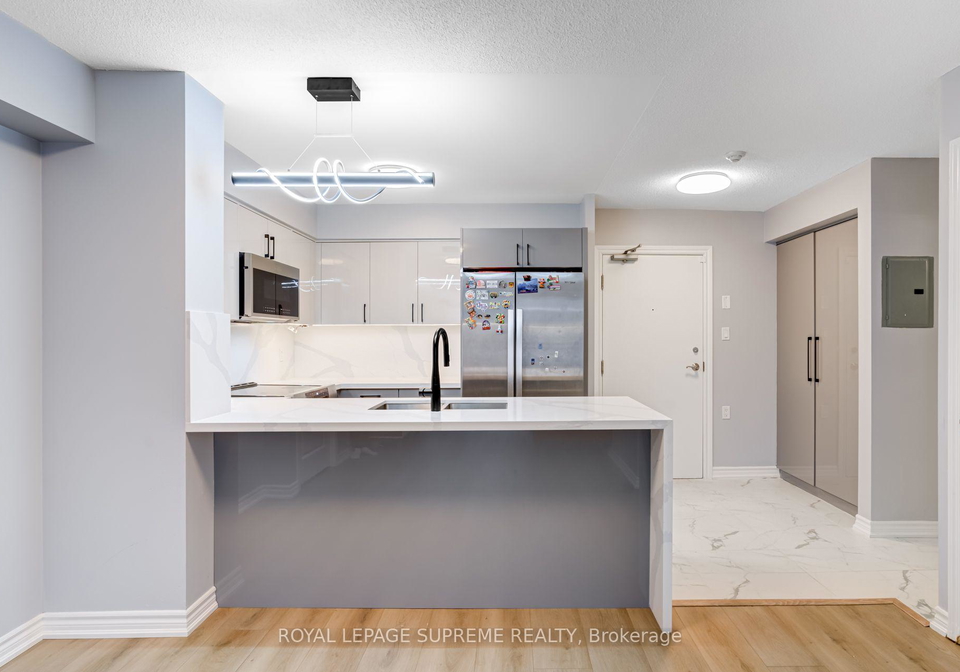 872-sheppard-avenue-w-toronto-toronto-ontario-c13580124