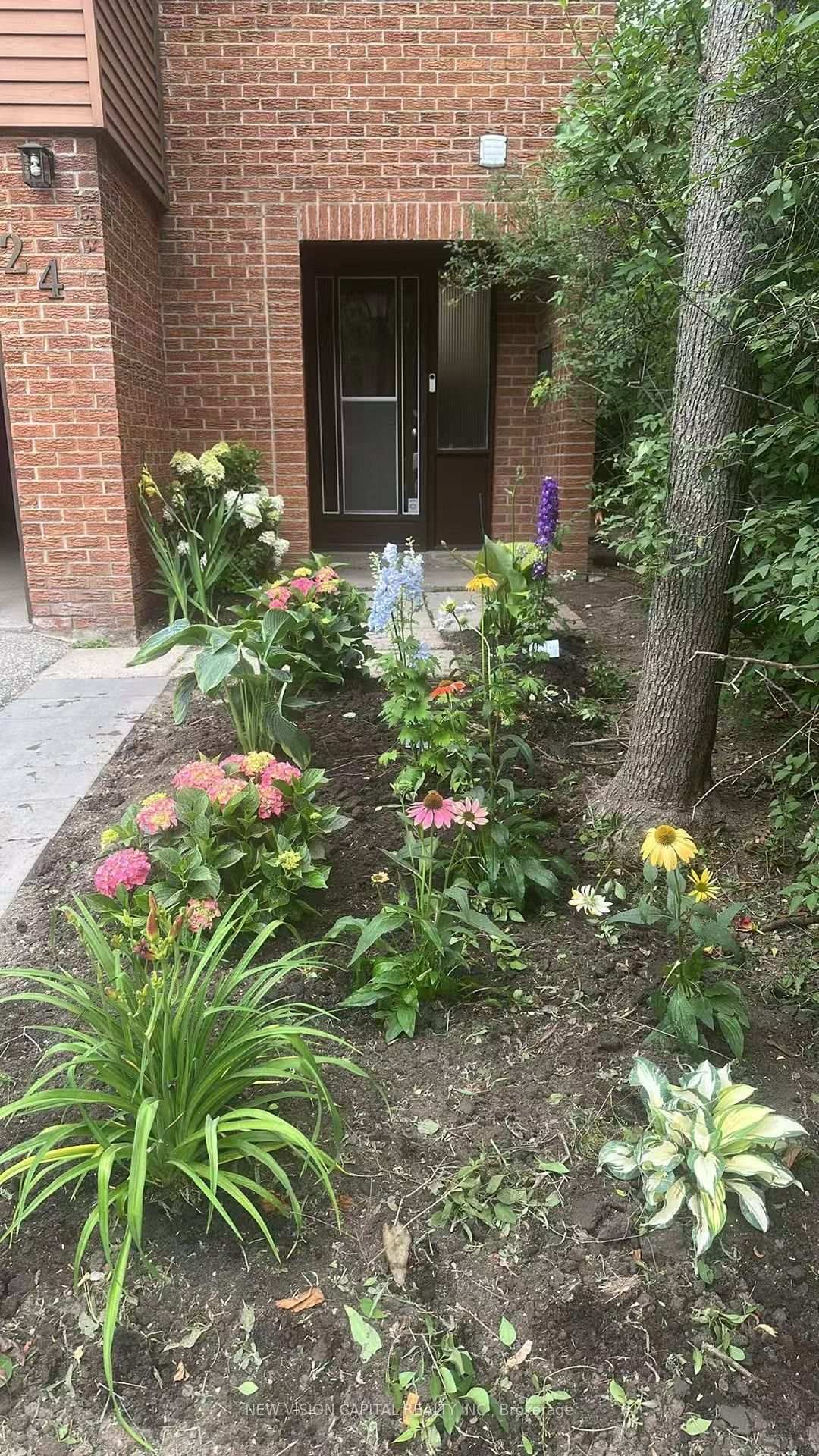 24-low-meadoway-toronto-north-york-ontario-c13580448