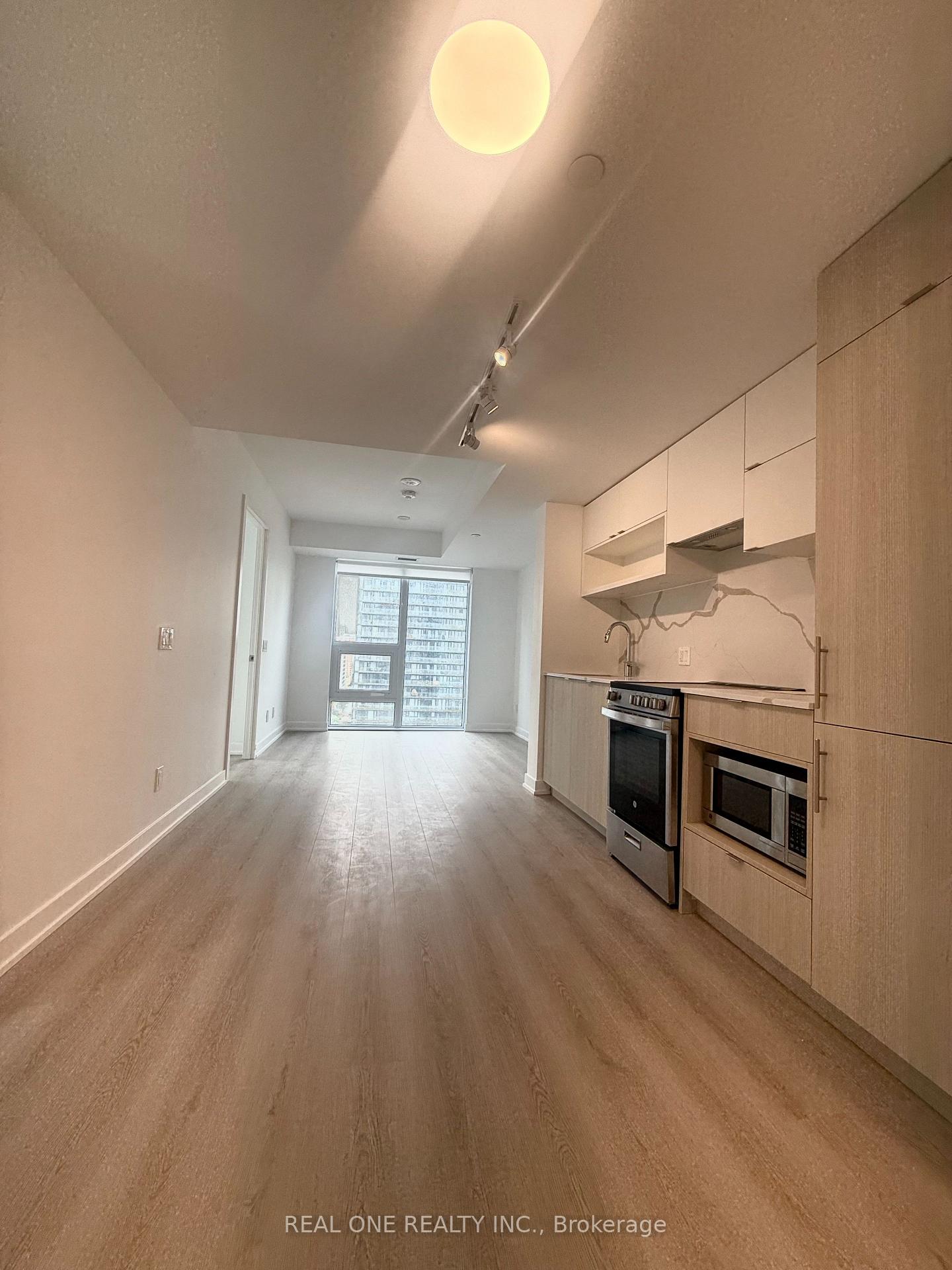 100-queen-street-e-toronto-toronto-ontario-c13581144