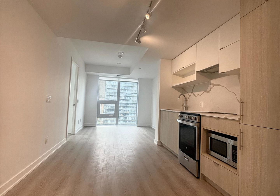 100-queen-street-e-toronto-toronto-ontario-c13581144