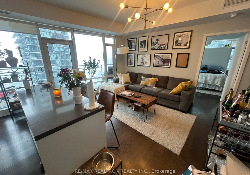 21-widmer-street-toronto-toronto-ontario-c13581208