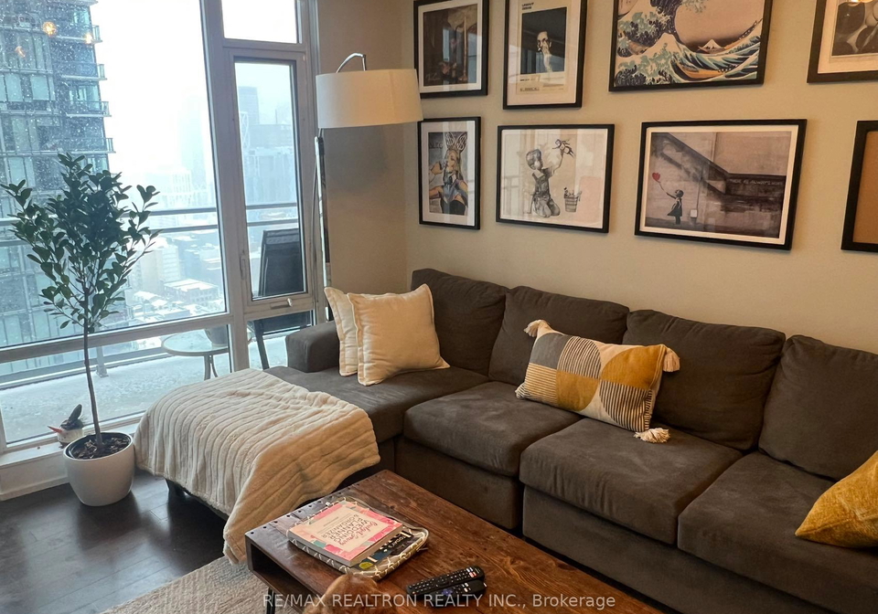 21-widmer-street-toronto-toronto-ontario-c13581208