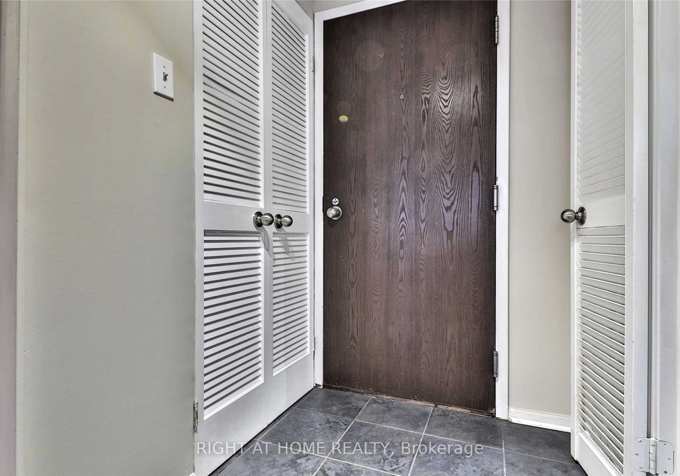 717-bay-street-toronto-toronto-ontario-c13582078