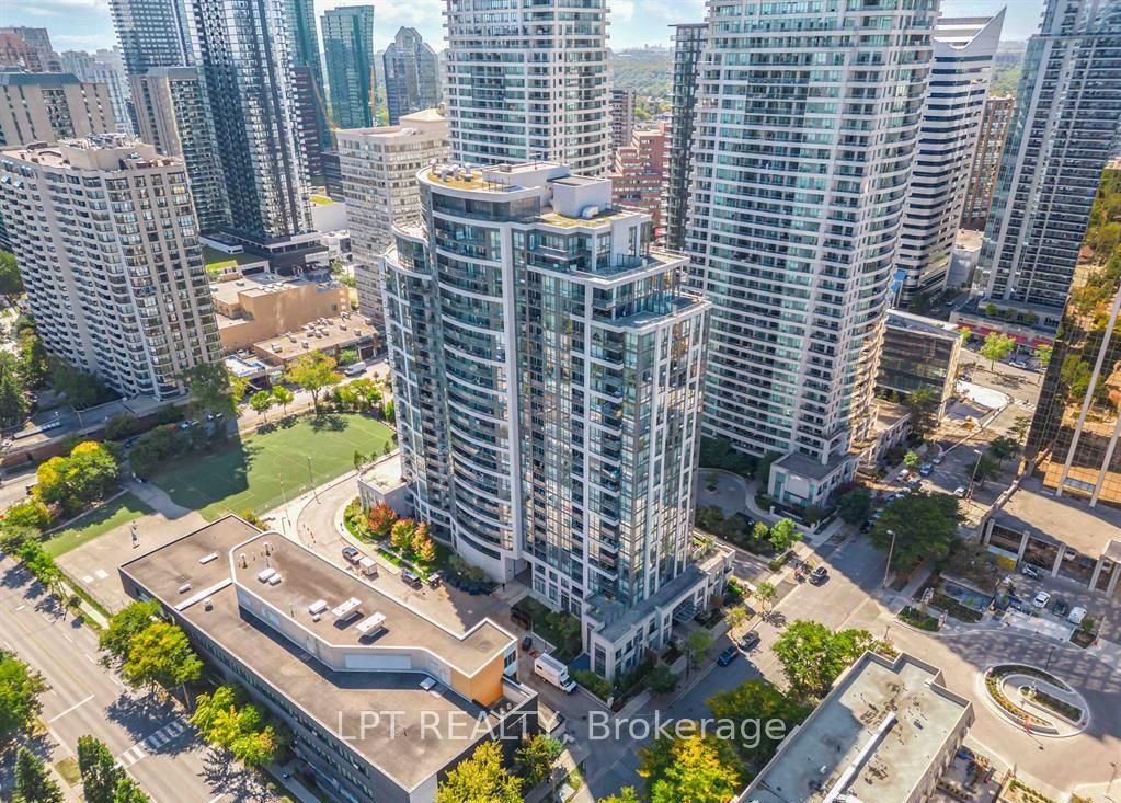 35-hollywood-avenue-toronto-north-york-ontario-c13582236