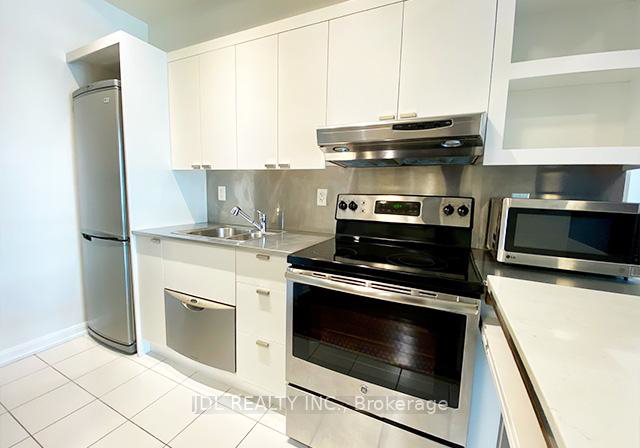111-elizabeth-street-toronto-toronto-ontario-c13582268