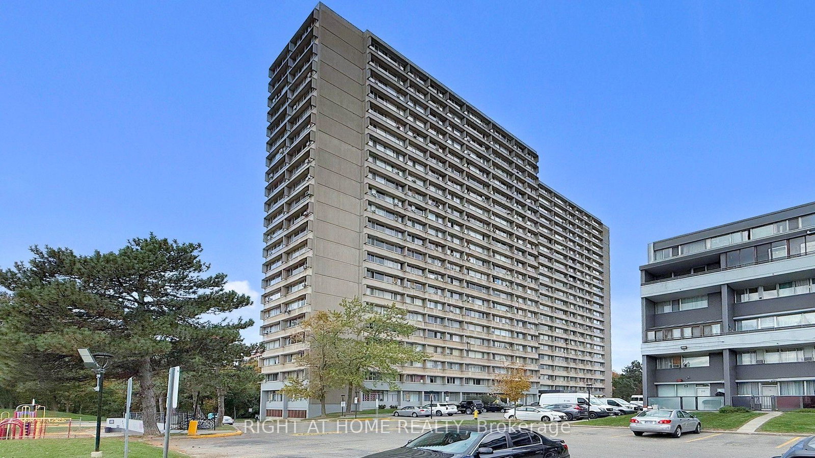 10-sunny-glenway-toronto-east-york-ontario-c13582566