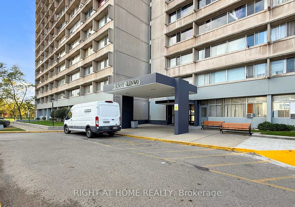 10-sunny-glenway-toronto-east-york-ontario-c13582566