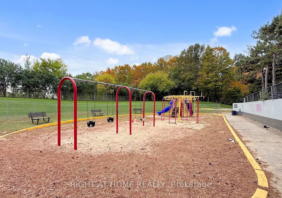 10-sunny-glenway-toronto-east-york-ontario-c13582566