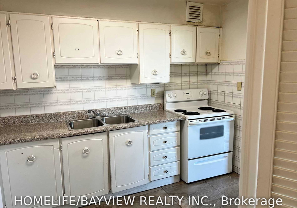 20-edgecliff-golfway-toronto-east-york-ontario-c13582712